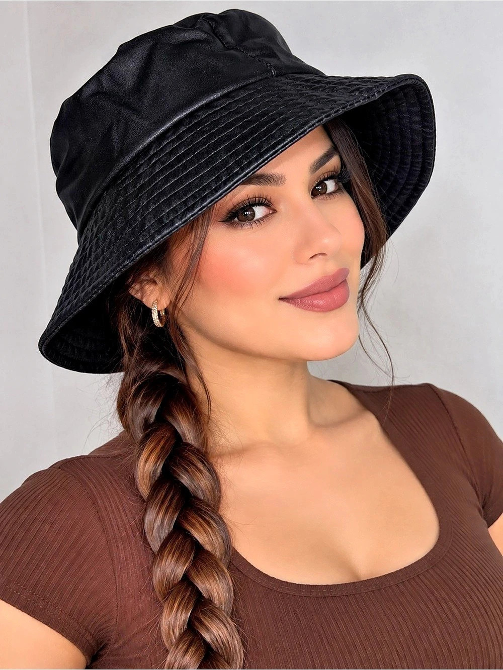 Faux fur bucket hat in good condition.
